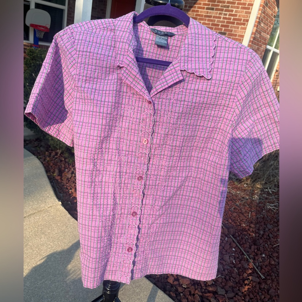 Cute Vintage Koret ladies embroidered seersucker button down top pink large
